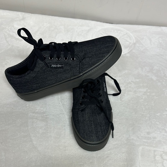 Maui and Sons Black Canvas Skate Sneakers - Picture 1 of 11